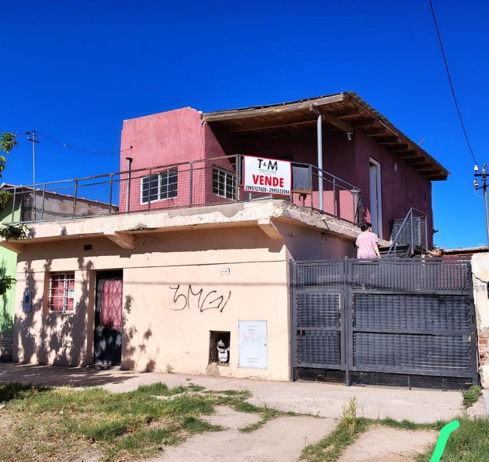 PROPIEDAD CON 2 DEPARTAMENTOS Y GALPON 