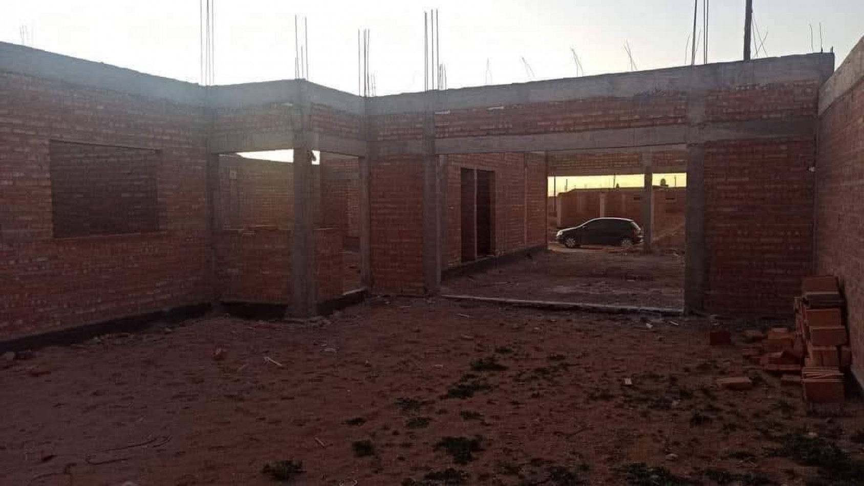 Construccion a Terminar - Barrio Altos del Sur