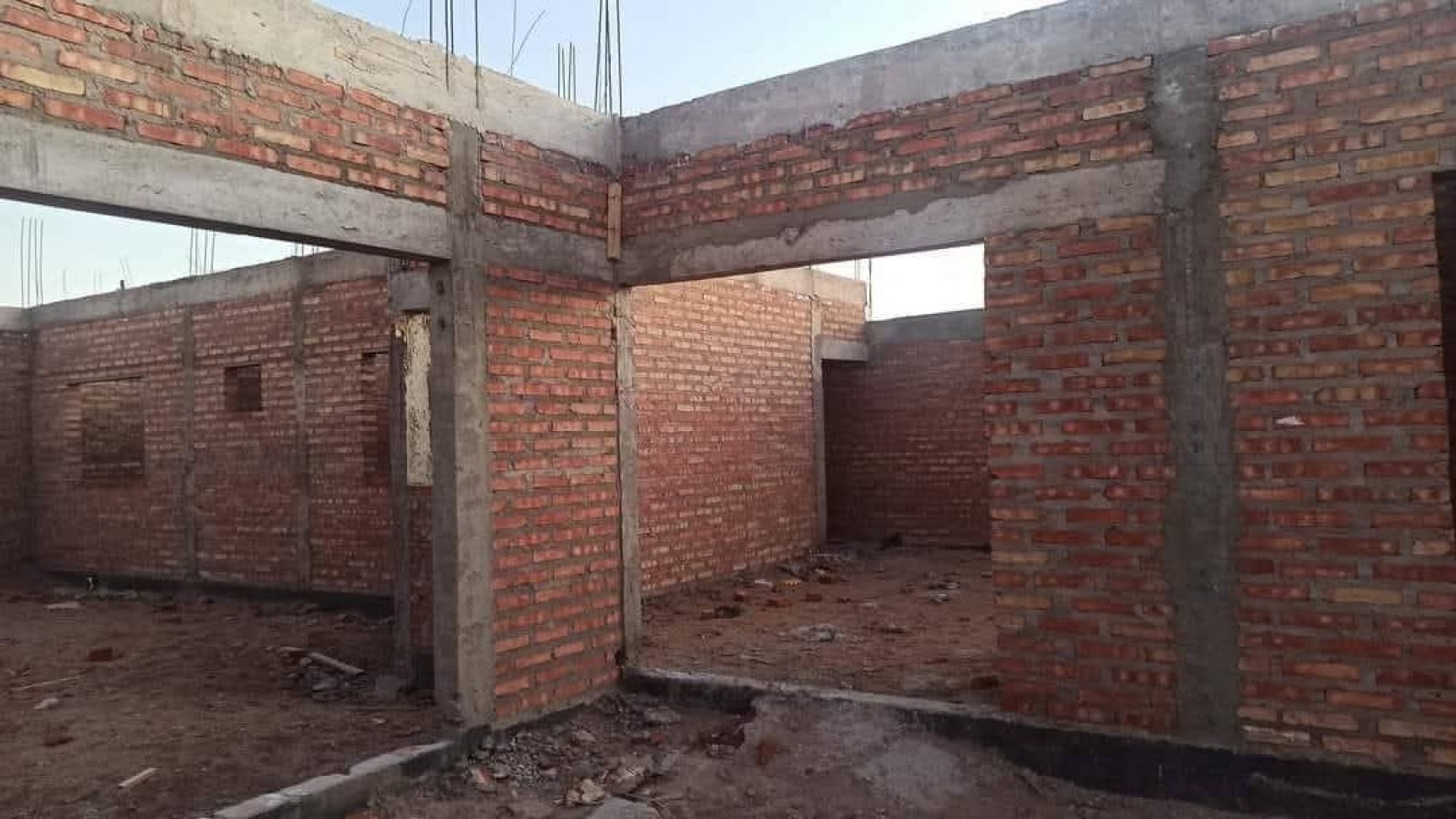 Construccion a Terminar - Barrio Altos del Sur