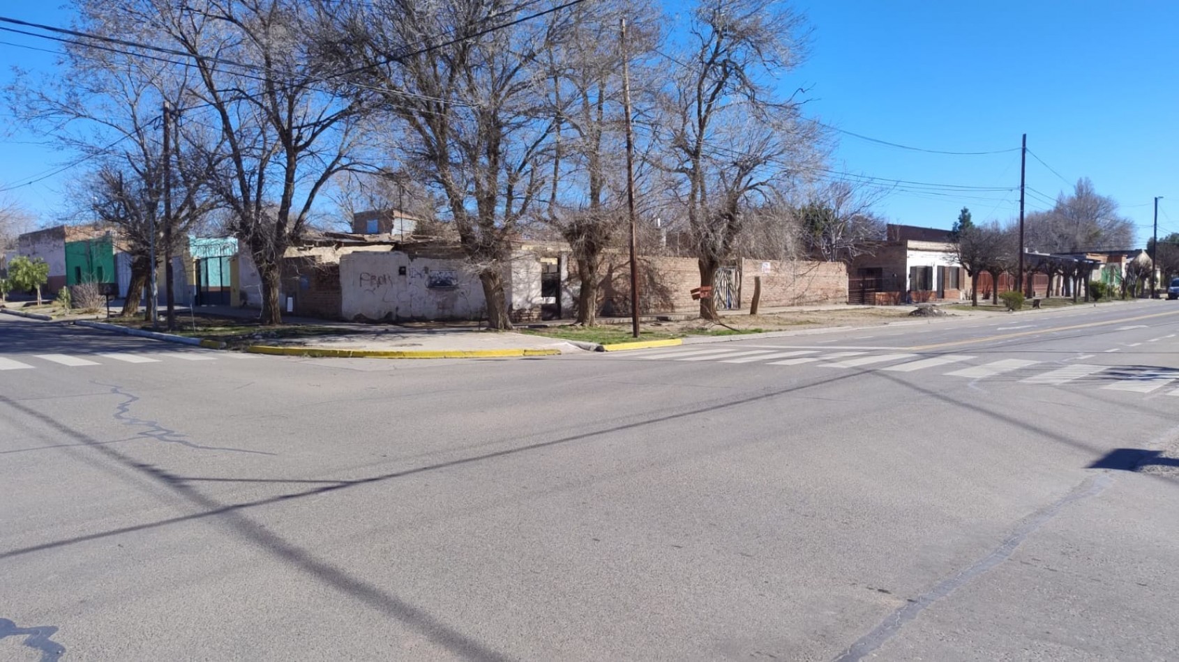 TyM VENDE: LOTE ESQUINA EN ZONA CENTRO DE CUTRAL-CO 